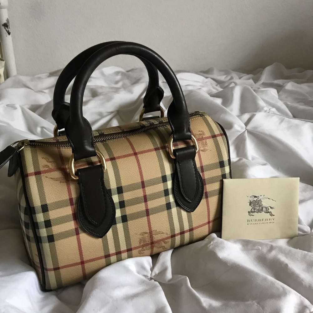 🤑SOLD🤑 AuthenticBurberry Haymarket Chester Purse